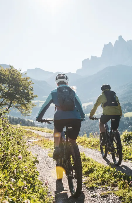 Mountain biker on the route from Brixen to Villnöß – sporty bike tour through South Tyrolean Dolomite landscape