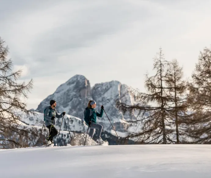 Schneeschuhwanderung am Peitlerkofel in Lüsen mit imposanter Bergkulisse der Dolomiten